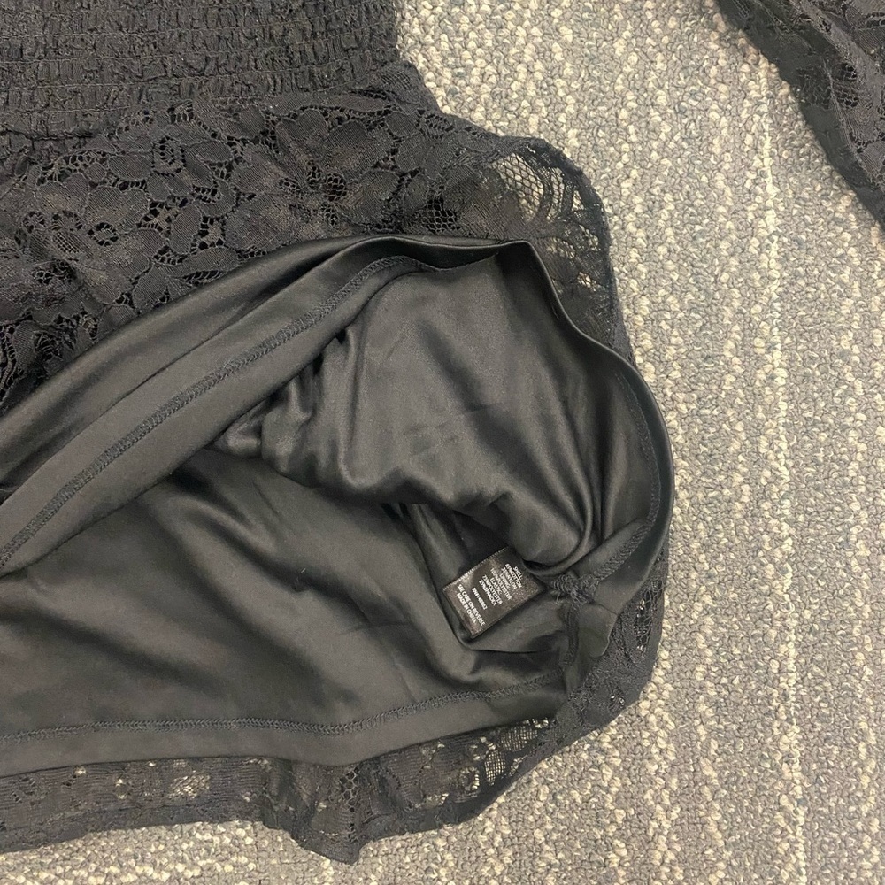NWT Torrid Babydoll Lace Smocked Cold Shoulder Top Size 0 - Picture 11 of 11